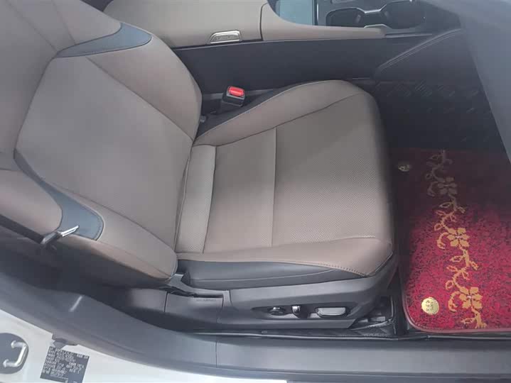 Фото 8 - Lexus ES