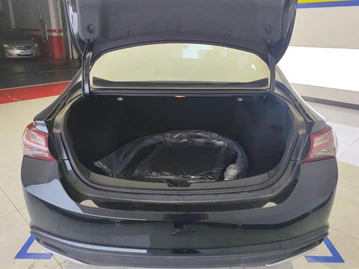 Фото 4 - Chevrolet Malibu XL