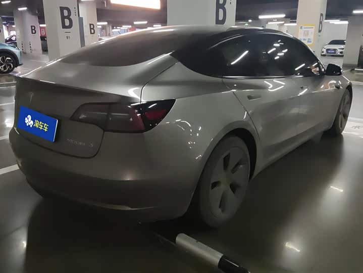 Фото 3 - Tesla Model 3