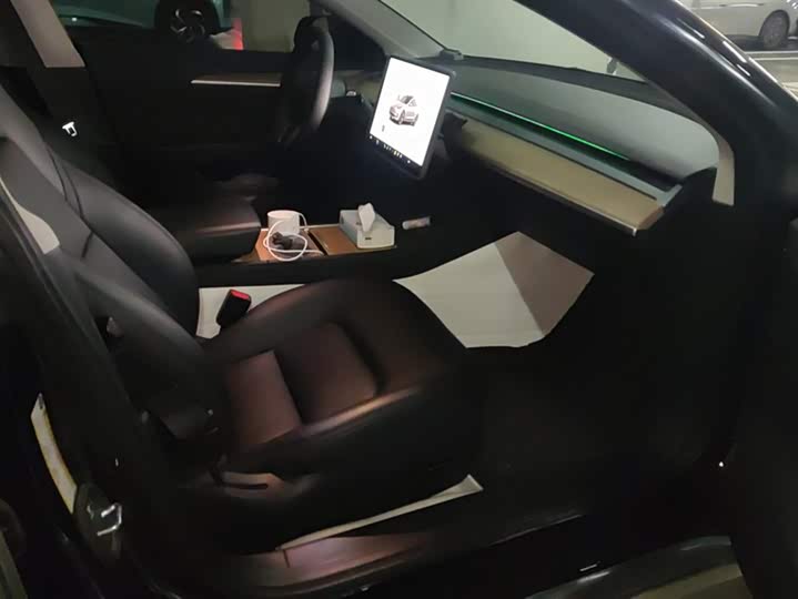 Фото 8 - Tesla Model 3