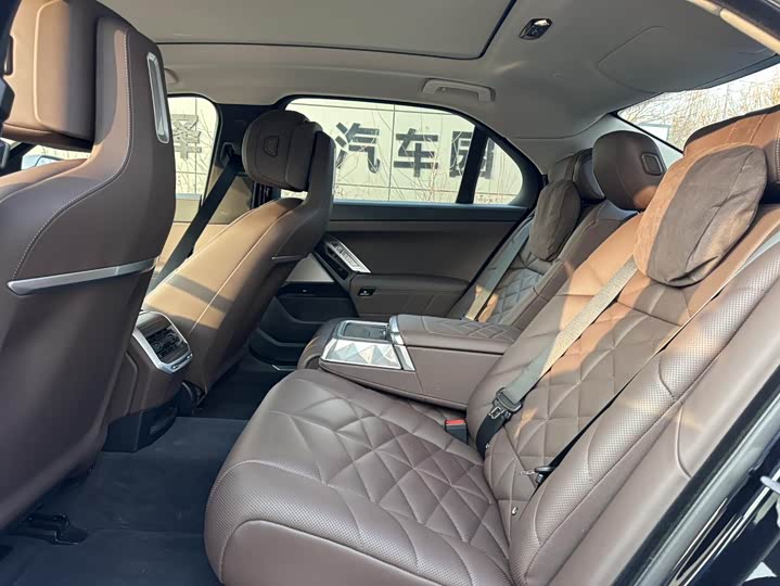 Фото 4 - BMW 7 Series