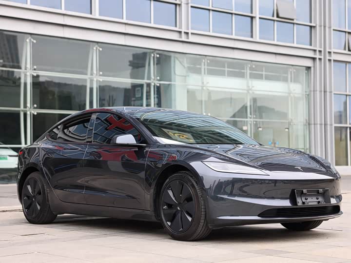 Фото 3 - Tesla Model 3