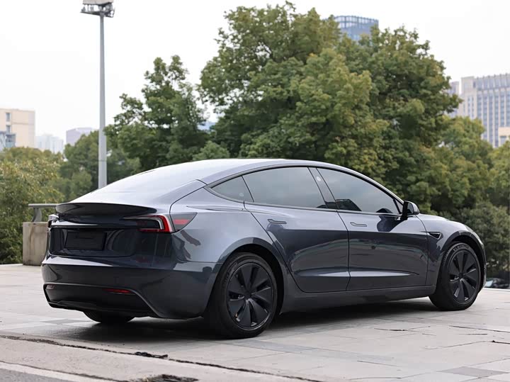 Фото 5 - Tesla Model 3