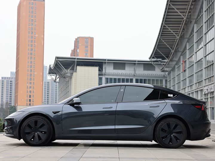 Фото 7 - Tesla Model 3