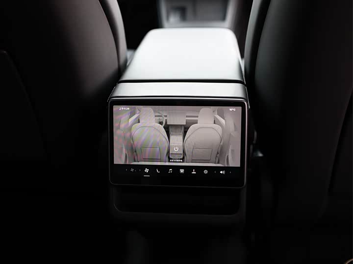 Фото 8 - Tesla Model 3