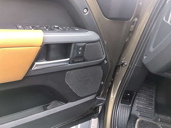 Фото 8 - Land Rover Defender