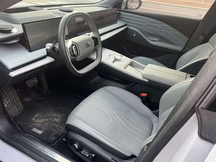 Фото 7 - Geely Galaxy E8