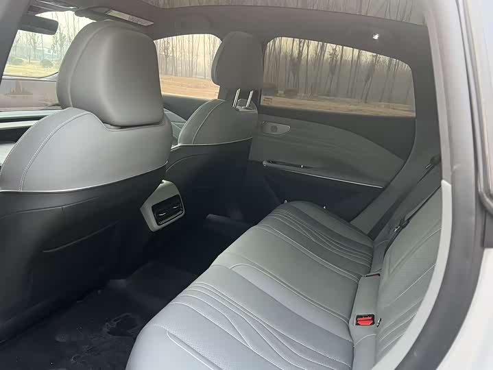 Фото 8 - Geely Galaxy E8