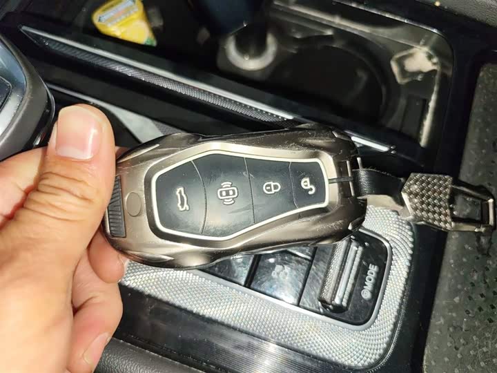 Фото 9 - Hongqi H5