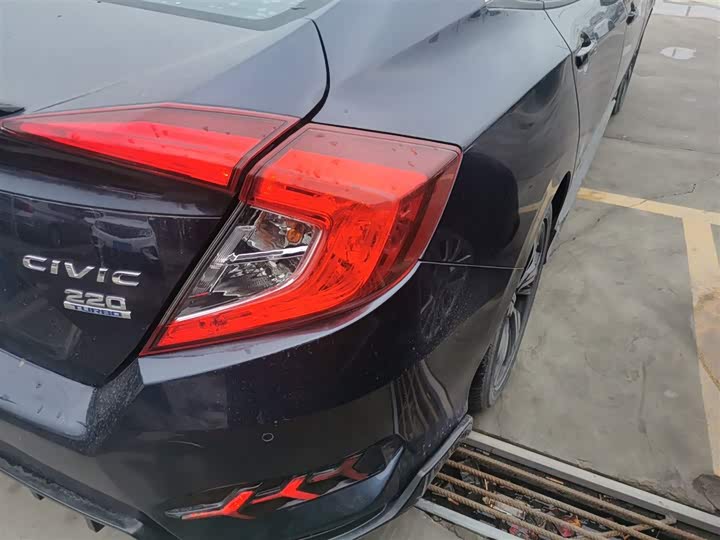 Фото 8 - Honda Civic