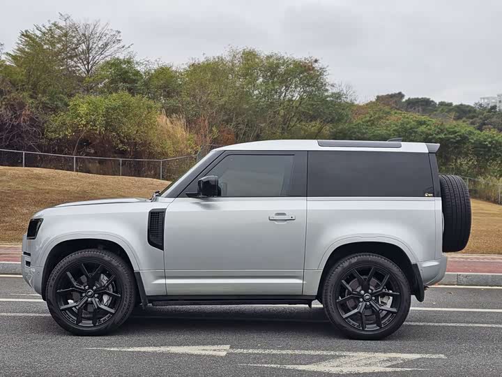 Фото 7 - Land Rover Defender