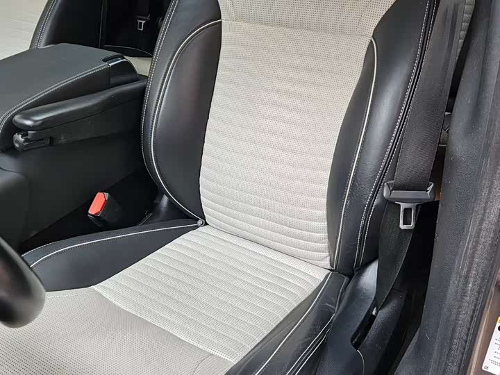 Фото 9 - Land Rover Discovery