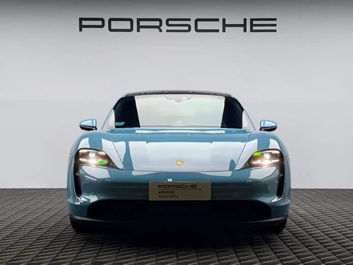 Фото 2 - Porsche Taycan