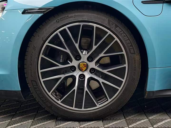 Фото 8 - Porsche Taycan