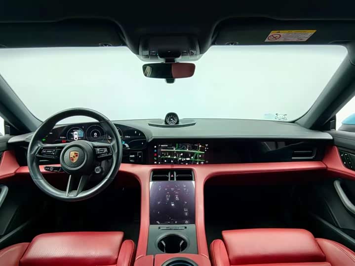 Фото 9 - Porsche Taycan