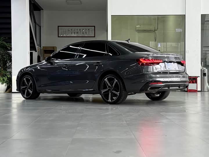 Фото 4 - Audi A4L