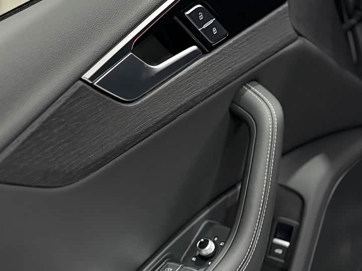 Фото 9 - Audi A4L