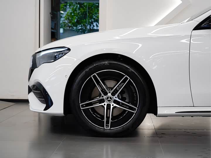 Фото 7 - Mercedes-Benz E-Class