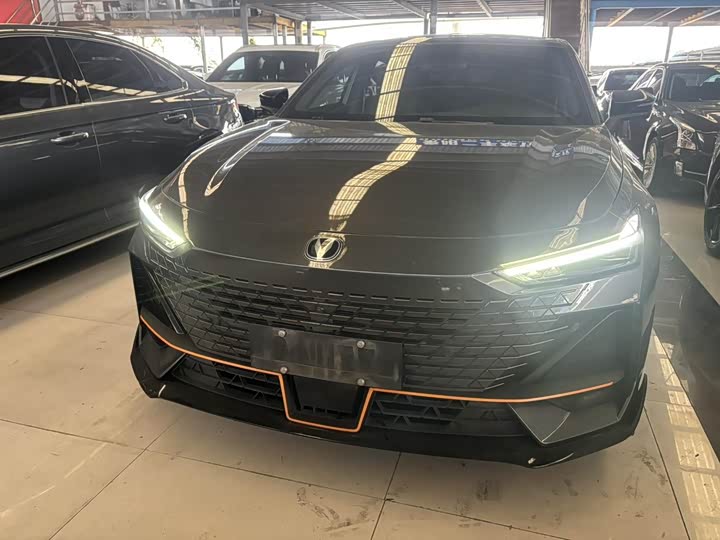 Фото 2 - Changan UNI-V