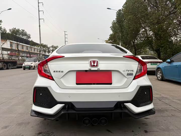 Фото 8 - Honda Civic