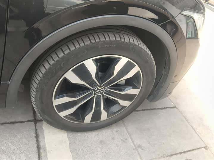 Фото 6 - Volkswagen Tiguan L Pro