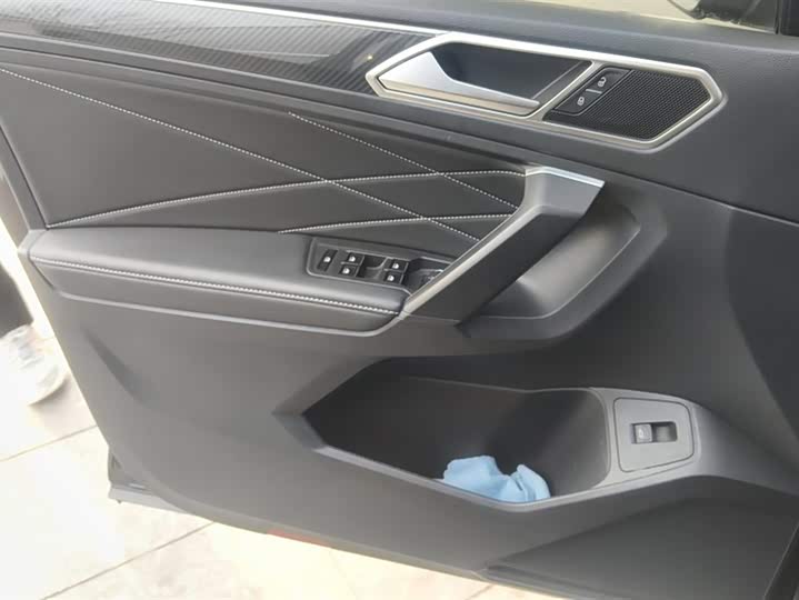 Фото 7 - Volkswagen Tiguan L Pro