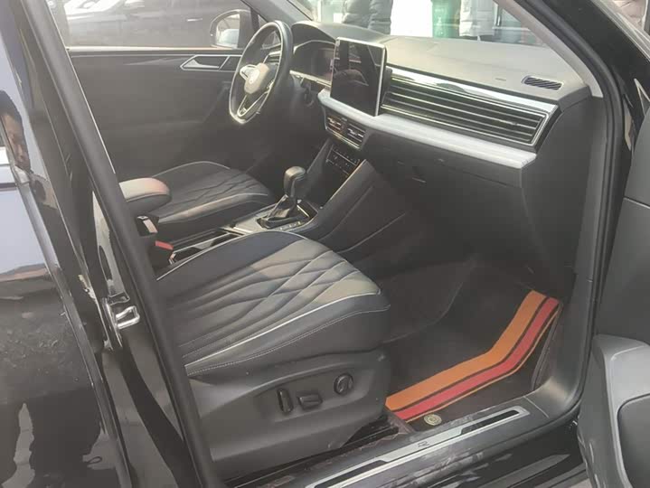 Фото 8 - Volkswagen Tiguan L Pro