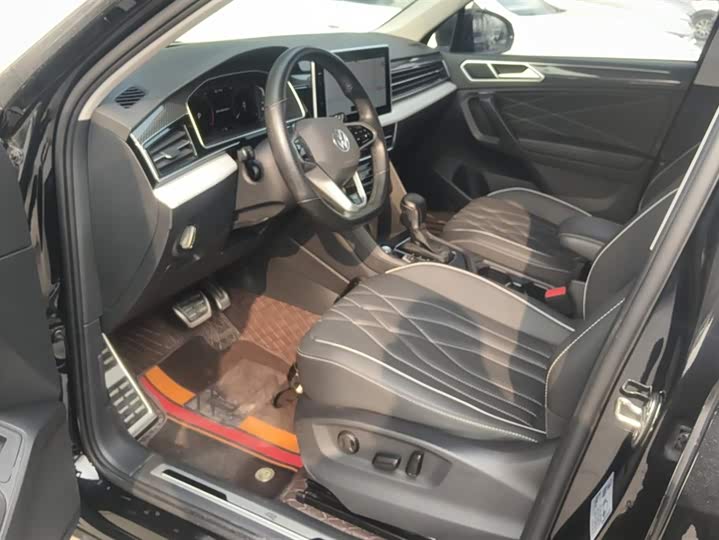 Фото 9 - Volkswagen Tiguan L Pro