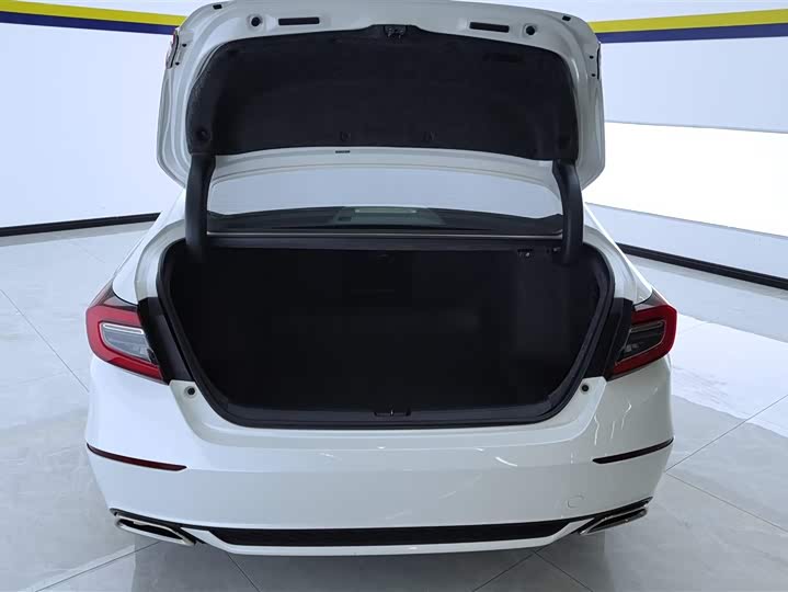 Фото 4 - Honda Accord