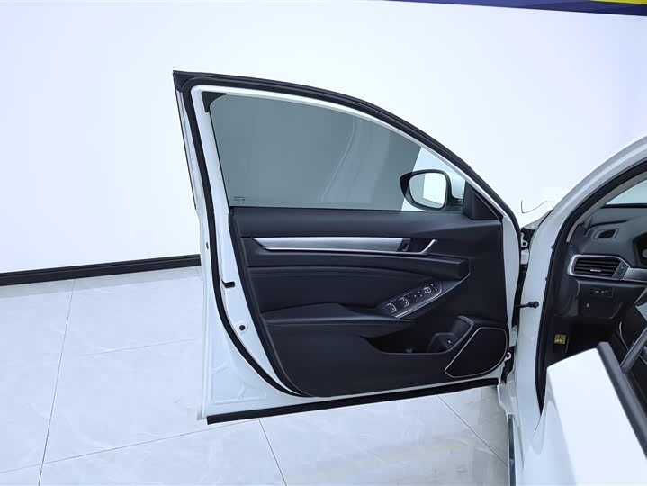 Фото 7 - Honda Accord