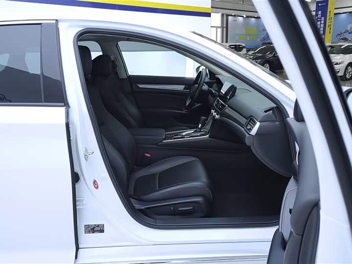 Фото 8 - Honda Accord