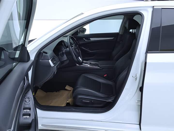 Фото 9 - Honda Accord