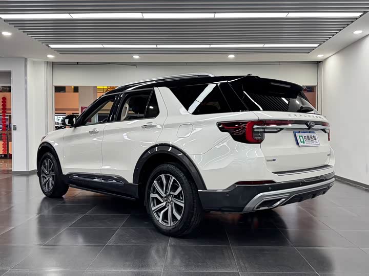 Фото 4 - Ford Explorer