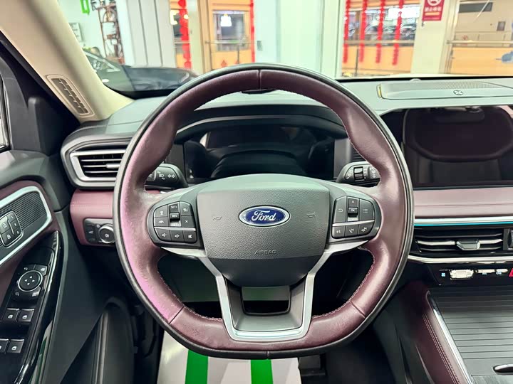 Фото 6 - Ford Explorer