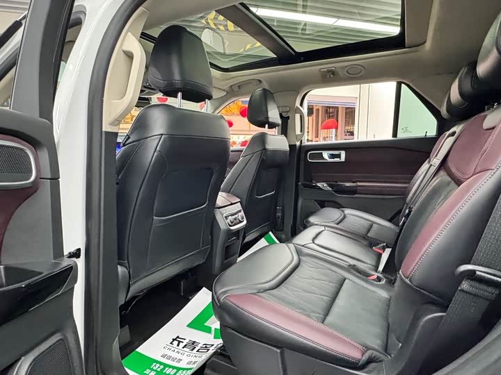 Фото 8 - Ford Explorer