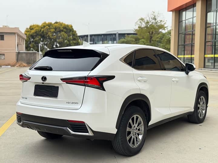 Фото 4 - Lexus NX
