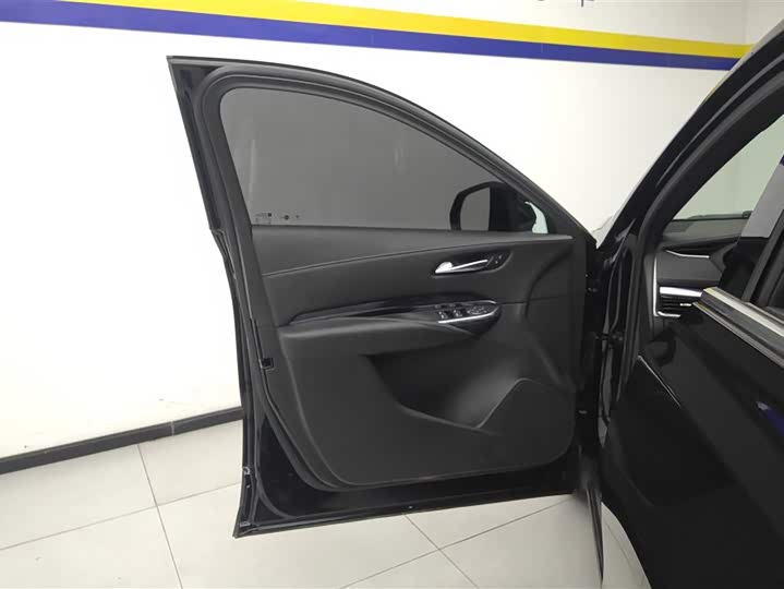 Фото 6 - Cadillac XT4