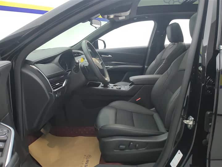 Фото 8 - Cadillac XT4