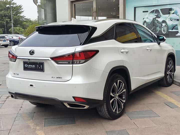 Фото 2 - Lexus RX