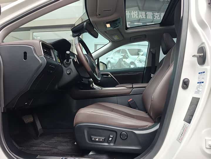 Фото 6 - Lexus RX