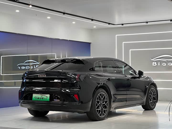 Фото 6 - Zeekr 001