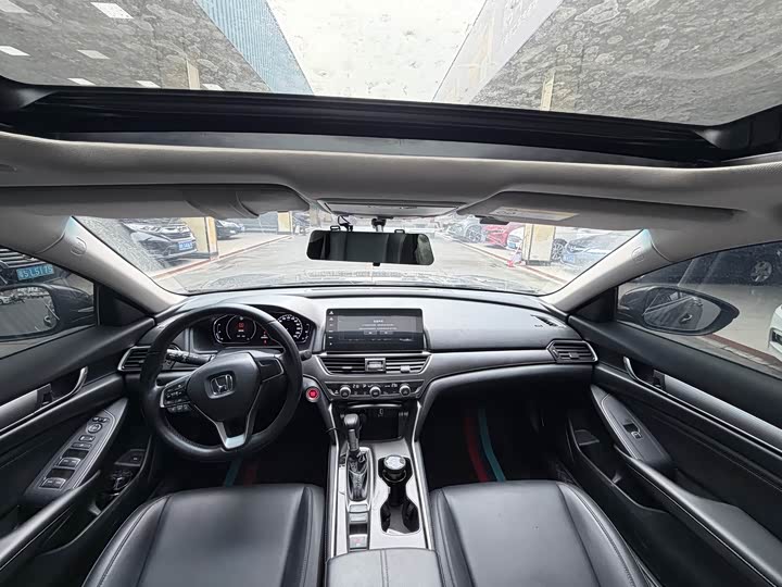 Фото 4 - Honda Accord