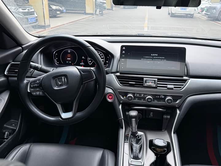 Фото 6 - Honda Accord