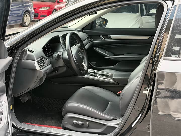 Фото 8 - Honda Accord