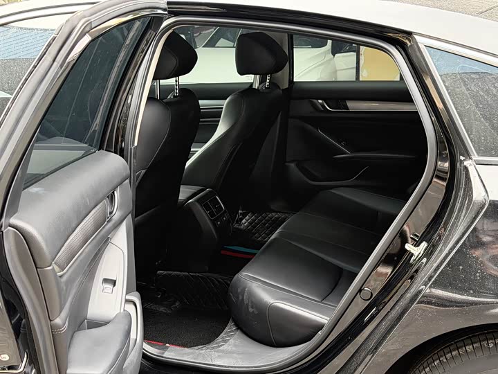 Фото 9 - Honda Accord