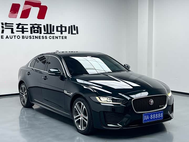 Фото 2 - Jaguar XE L