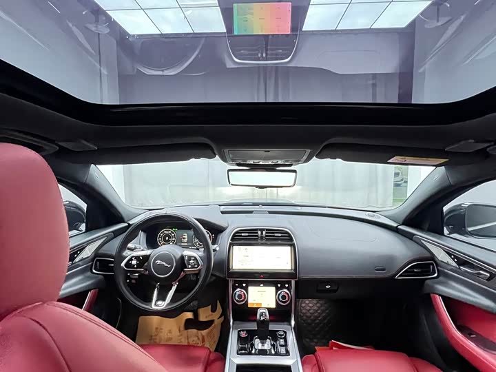 Фото 6 - Jaguar XE L