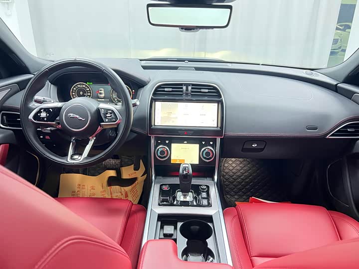 Фото 7 - Jaguar XE L