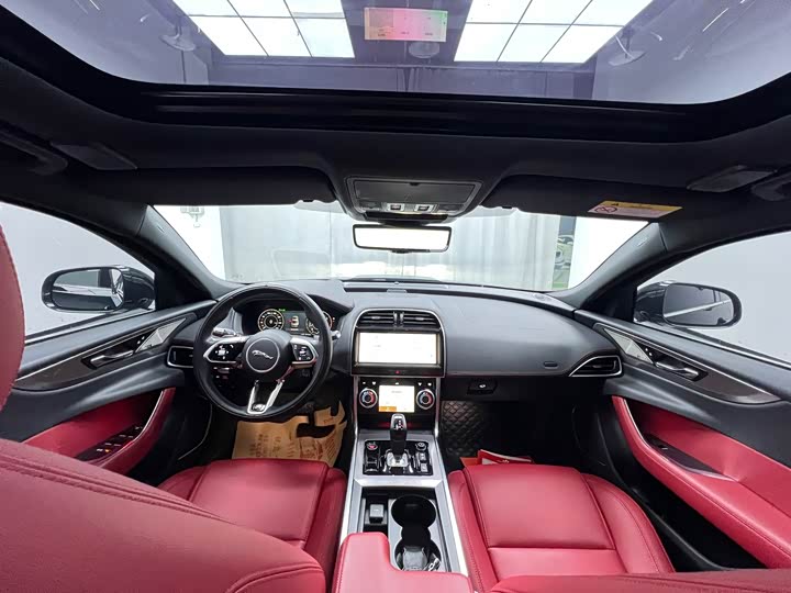 Фото 8 - Jaguar XE L