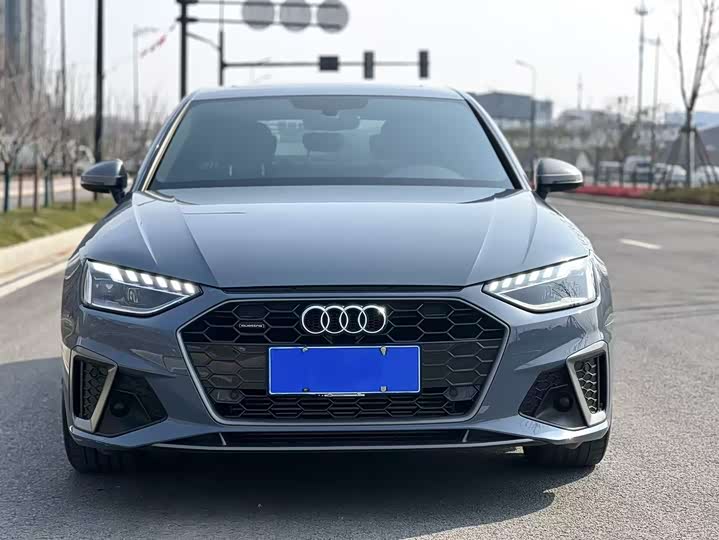 Фото 2 - Audi A4L